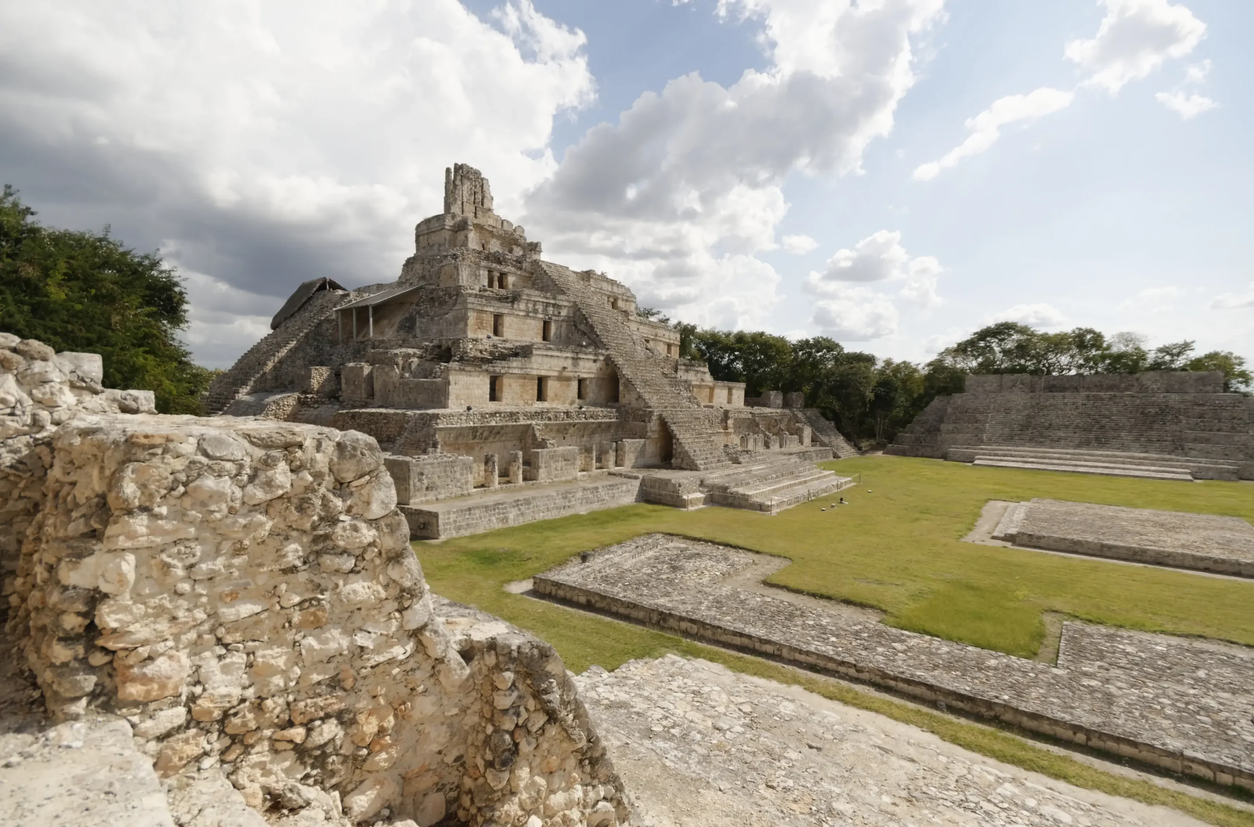 beautiful-shot-pyramids-mayan-edzna-campeche-mexico-cloudy-day-background